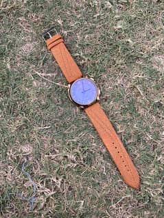 Gold fashionable watch