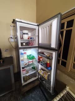 GREE Large Size Refrigerator (312 Liters) - Behtareen Condition!