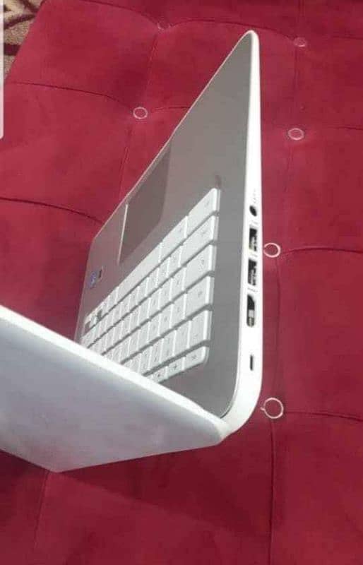 HP intel celeron 4th Generation 4Gb ram 128GB ssd screen 14 inches 8
