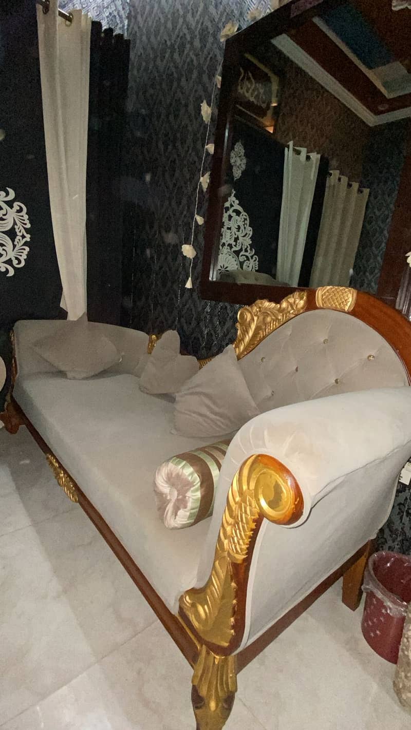 Sofa set with table and dewan 0