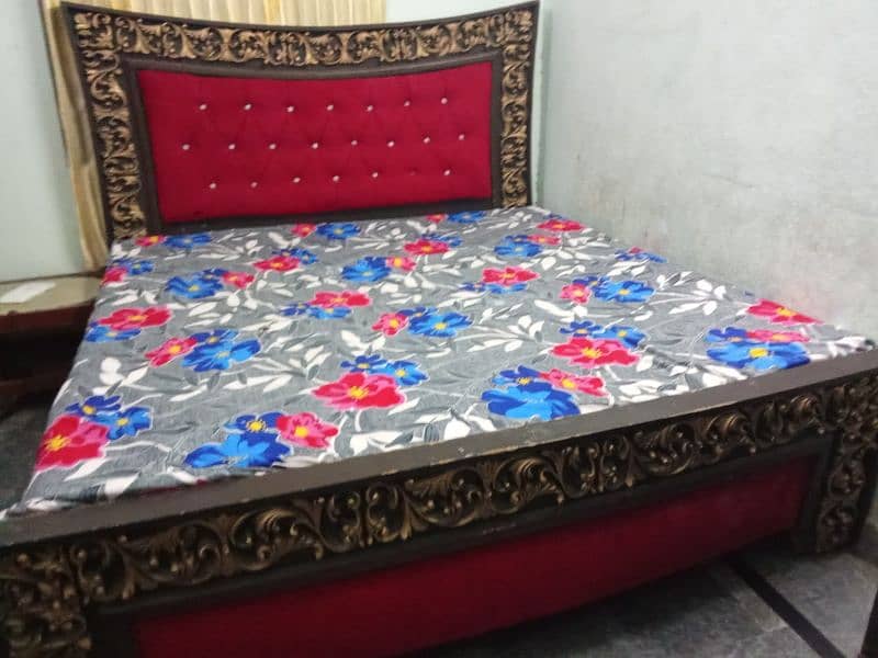 complete bed set with side table mirror table 3