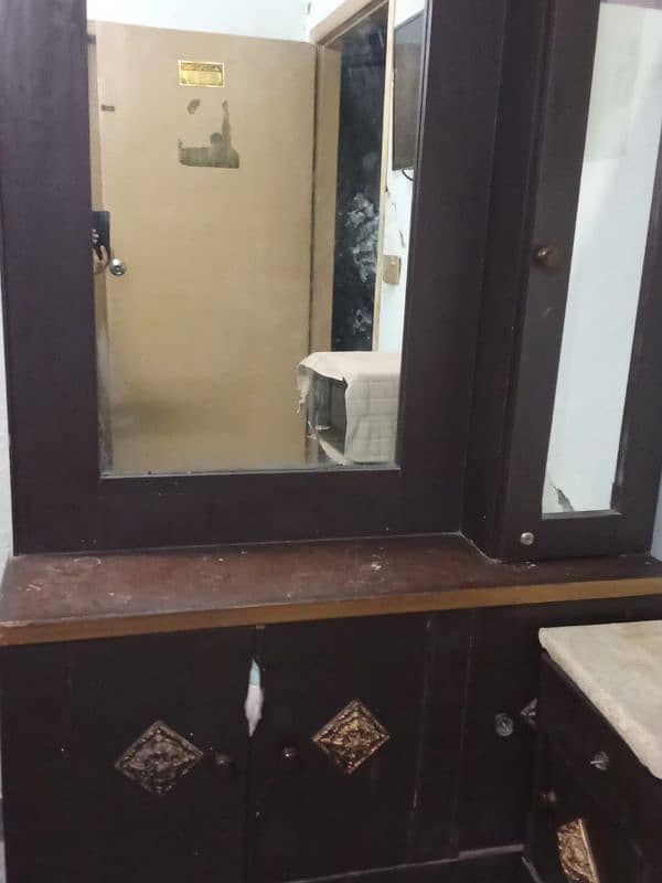 complete bed set with side table mirror table 6