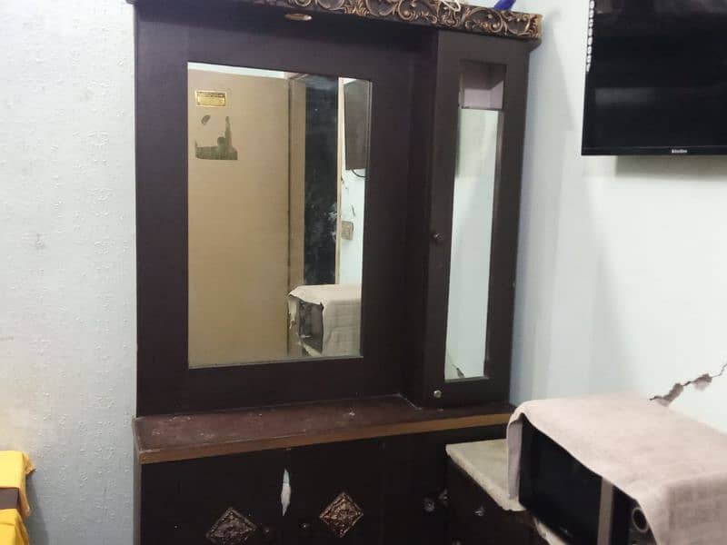 complete bed set with side table mirror table 8