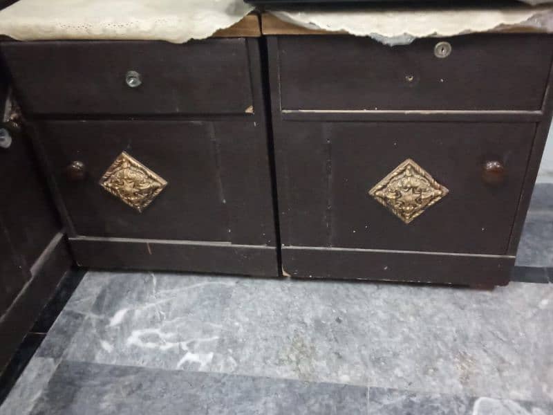 complete bed set with side table mirror table 10