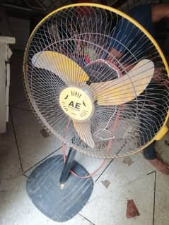 battery pe chalta he or bht tez chalta he