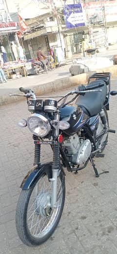 suzuki gs 150 2017