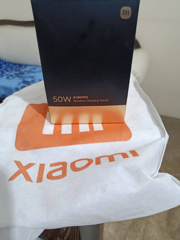 XIAOMI 50 WAT WIRELESS CHARGING STAND 0