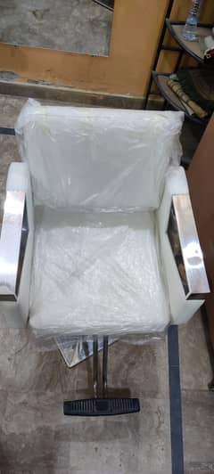 Hydrolic saloon chair