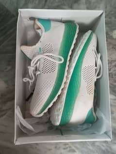 Almas sneakers