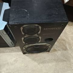 2 speakers hain base bht ache hy voice is vv good