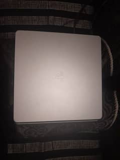 Playstation 4 slim