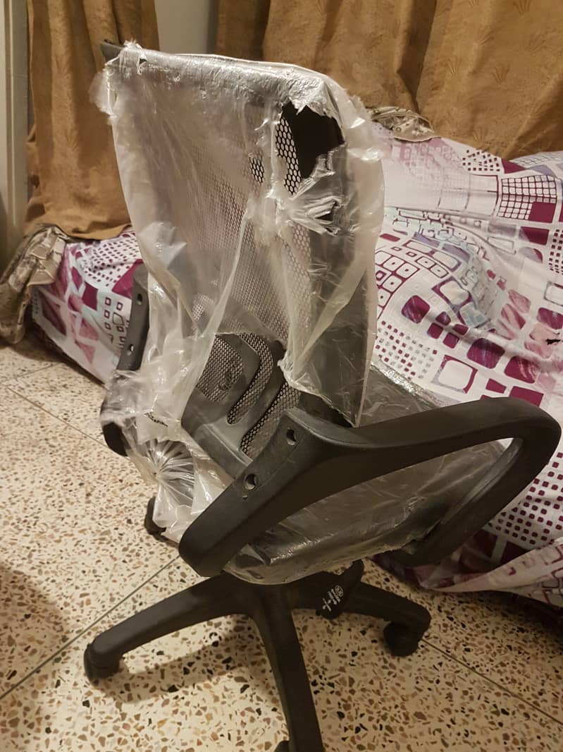Sethi set with 2 dice and 1 computer chair 6