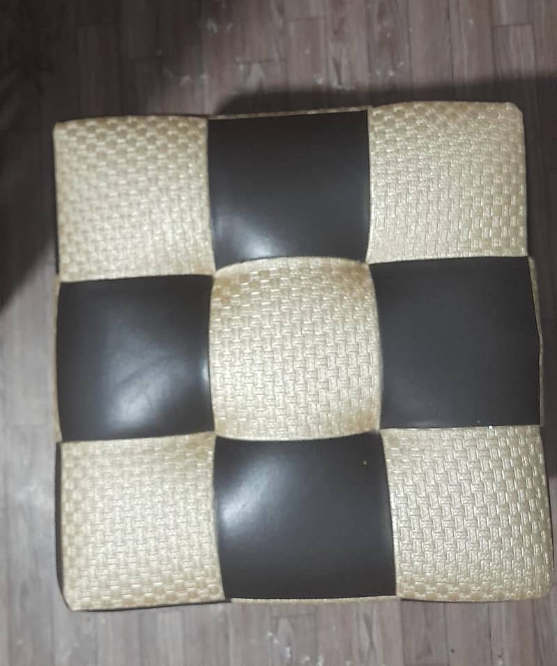 Sethi set with 2 dice and 1 computer chair 9