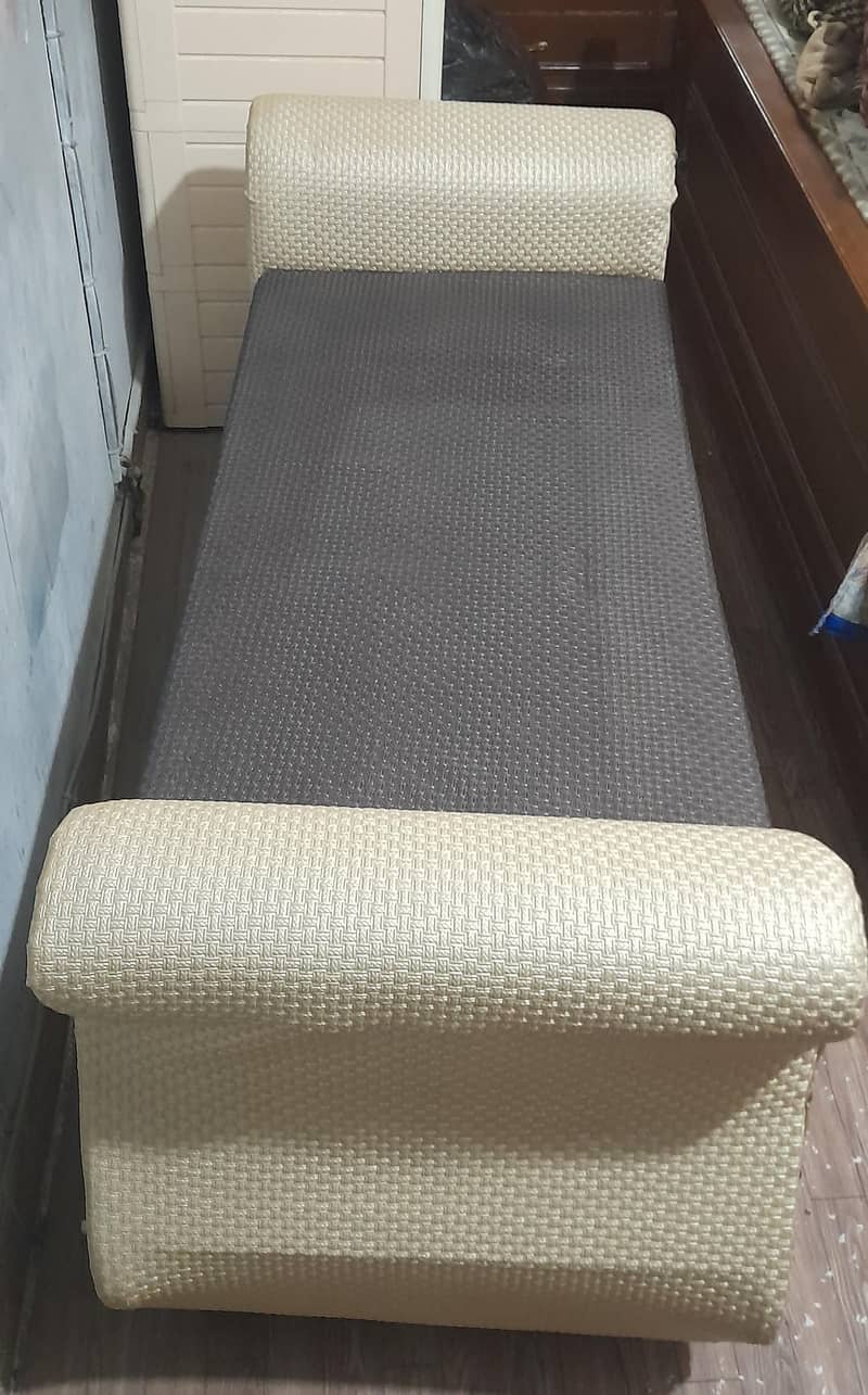 Sethi set with 2 dice and 1 computer chair 17