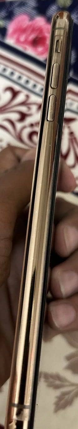 Iphone Xs max Gold Color 256GB 7