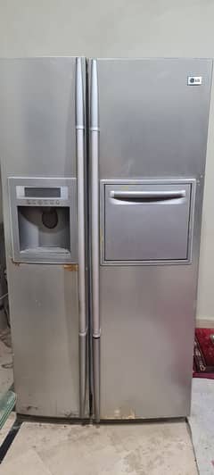 LG 676 liter refrigerator