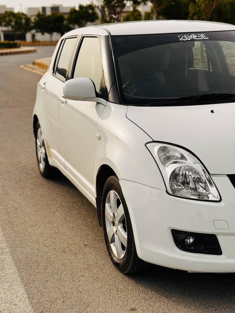 Suzuki Swift 1.3 DLX Total Genuine 1