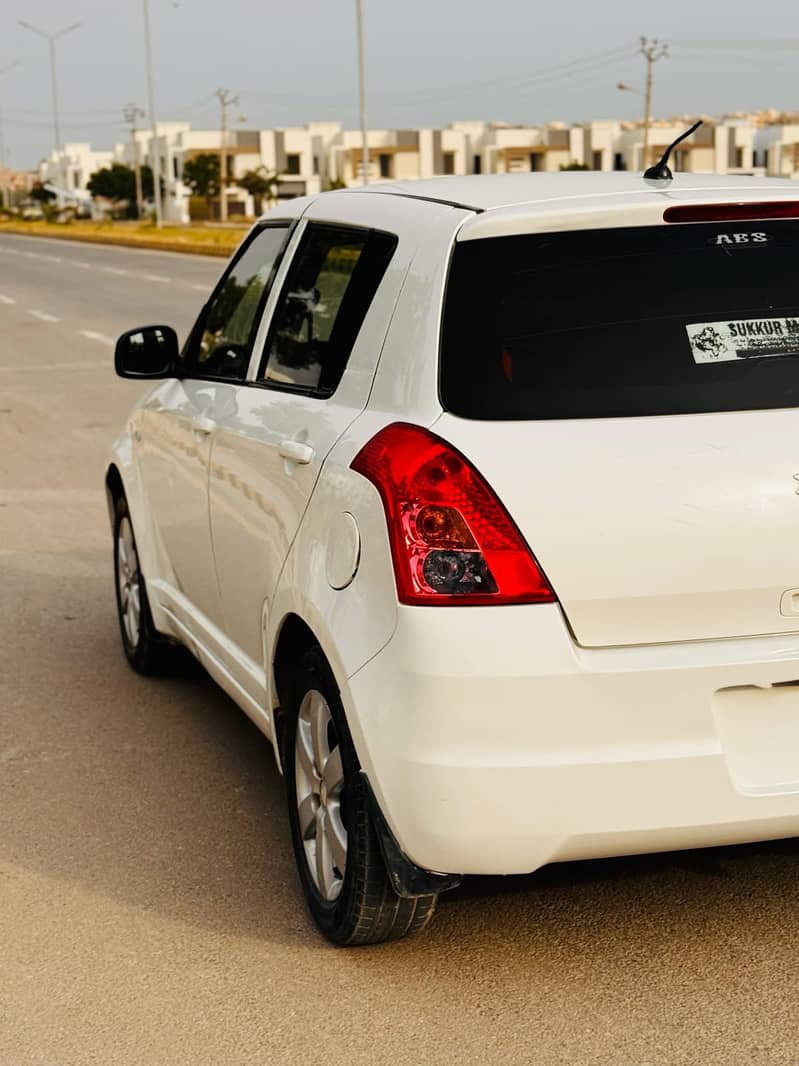 Suzuki Swift 1.3 DLX Total Genuine 3