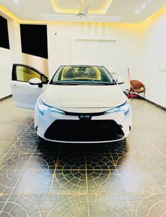 Toyota Corolla Hybrid latest modal jo Pakistan ma 2026 ma ana hai