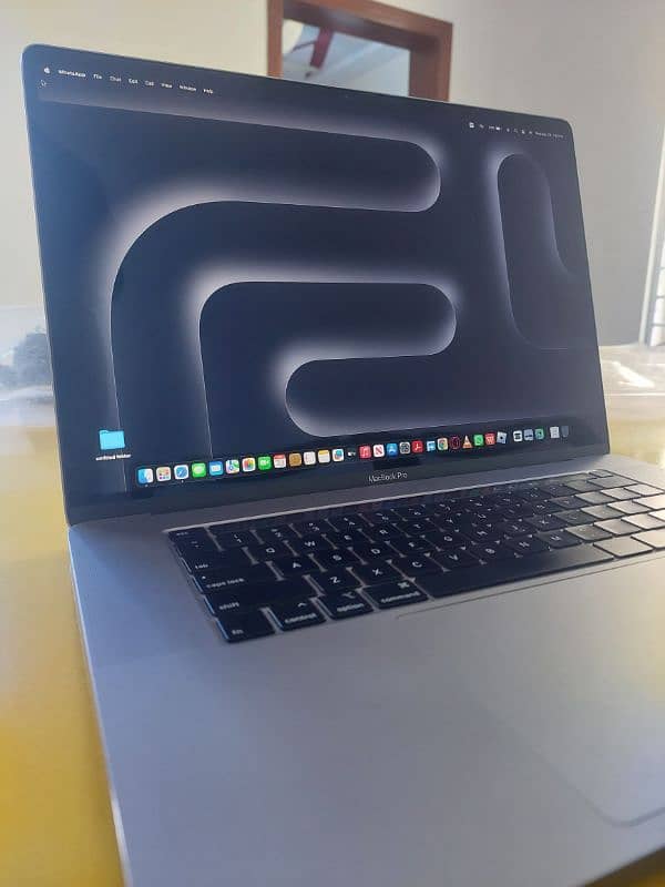 Macbook Pro 2019 16' inch maxed out top of the line 1