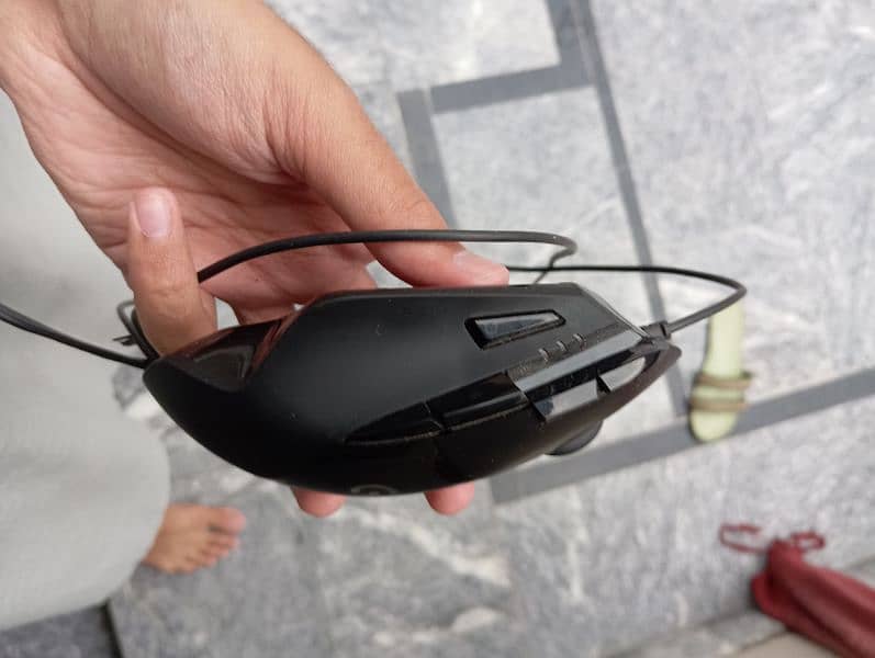 Logitech G4O2 gaming mouse 1