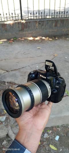 Dslr D90 Nikon Professional Camra.   Lanz 28.200mm Atuo Nikon