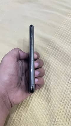 iphone 11 pro all ok urgent sale please content for service ?