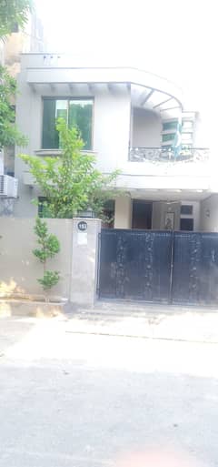 7 MARLA BEAUTIFUL HOUSE AVAILABLE FOR SALE IN GREEN PARK NEAR KB COLONY