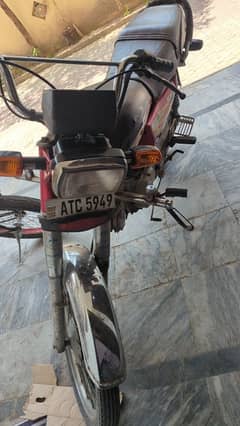 one hand use bike