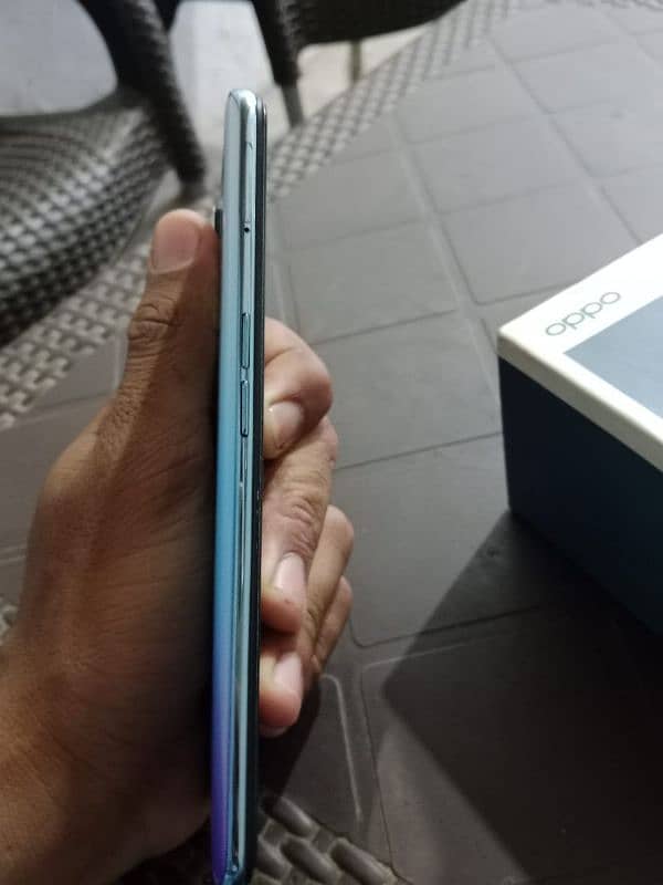 Oppo f15 8\128 in display finger print in lush condition 2