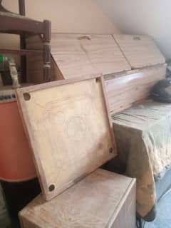 Kapro ky liye almari or side table