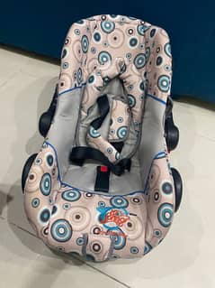 Baby carry cot / car seat