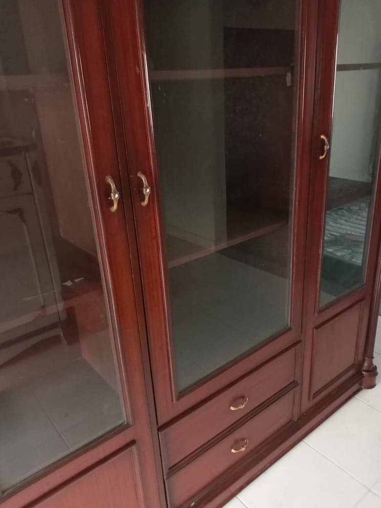 Luxury Wooden Divider In Very Good Condition 2