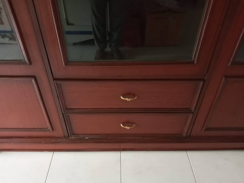 Luxury Wooden Divider In Very Good Condition 3