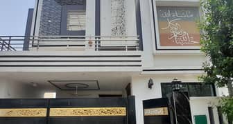 UPPER PORTION OF 8 MARLA HOUSE AVAILABLE FOR RENT WITH LOWER PORTION IS LOCKED