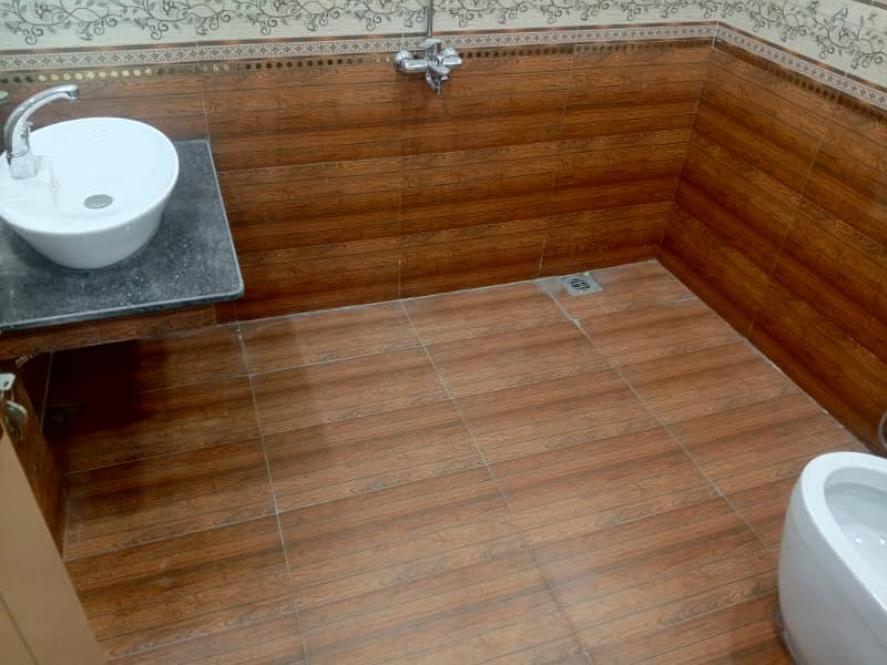 BRAND NEW 2ND FLOOR PORTION AVAILABLE FOR RENT 10