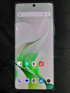 vivo v40e green 10/10 all accessories warranty 9month