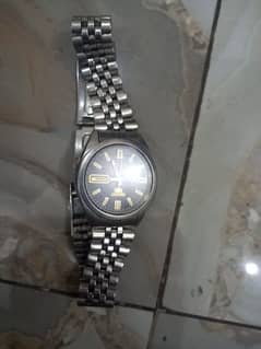 Seiko watch Price: 4000 | Pcb watch Price: 25000