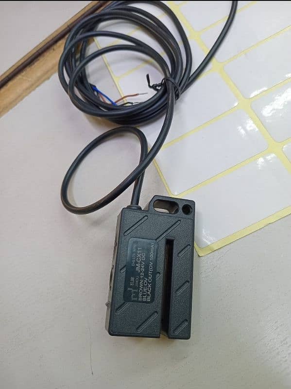 Label sensor and bottle sensor 0