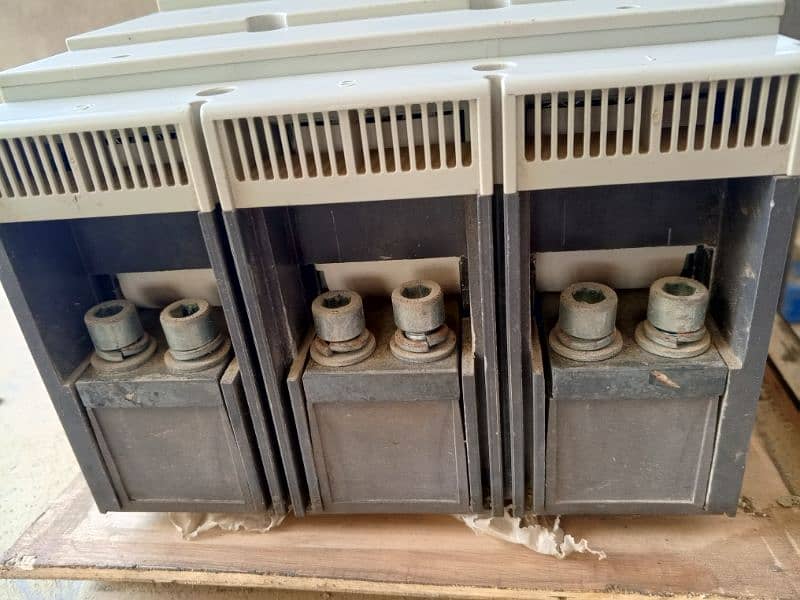 breaker mccb 800a chint unused 2
