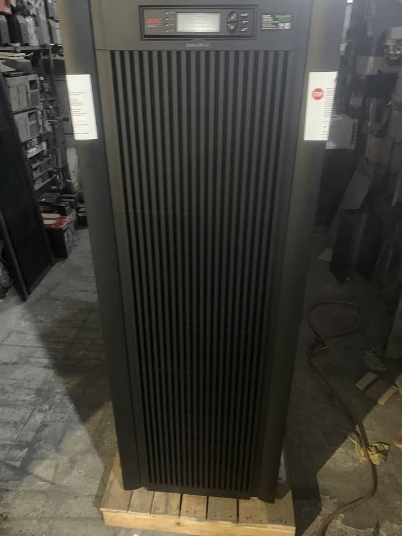 Apc SUVT 20/40 kva three phase online ups 1