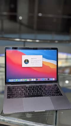 MacBook Pro 2018 core i7 16GB 500GB