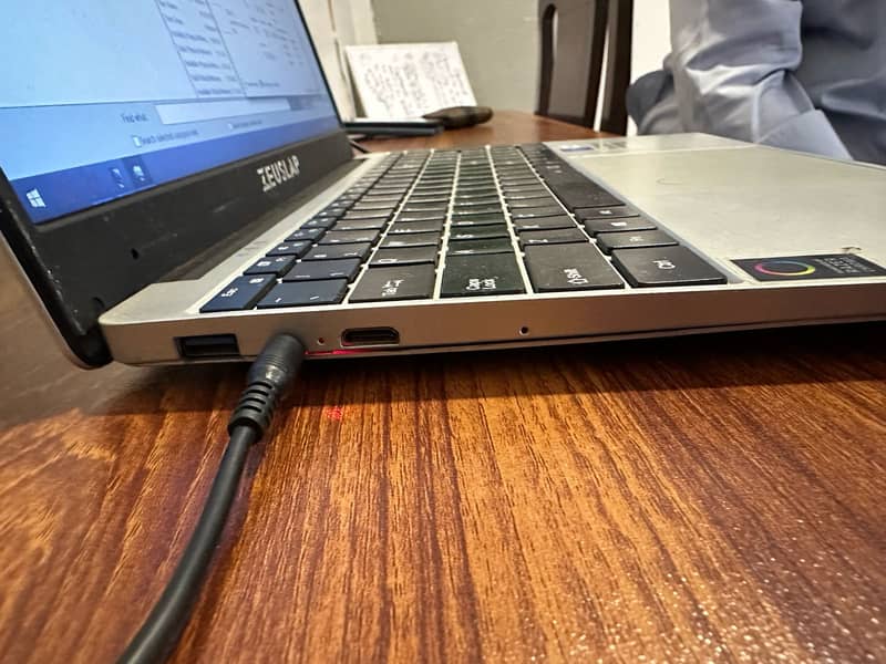 Zeuslap Core i7 Laptop + Logitech Wireless Keyboard/Mouse Combo – Bud 4