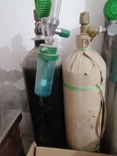 اکسیجن سلنڈر نیو ہیں بہت کم استعمال ہوئے ہیں03105469240