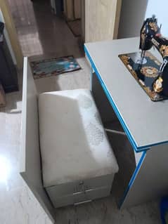 2 month use machine motor ky sath with table