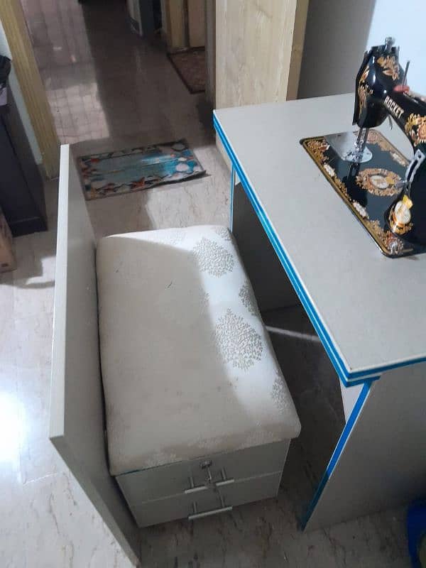 2 month use machine motor ky sath with table 0