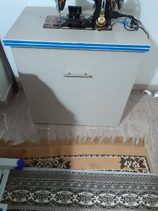 2 month use machine motor ky sath with table 3