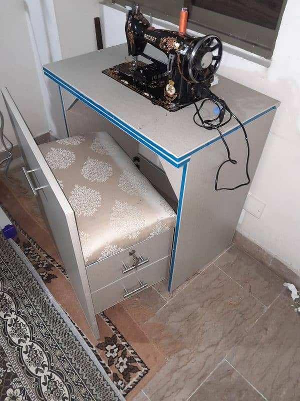 2 month use machine motor ky sath with table 5