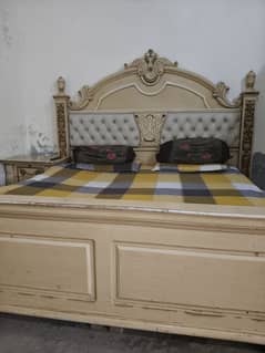 bead with 2side tables