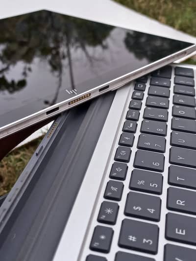 hp elite x2 1013 G3 | Core i7 8th gen | 16gb ram | 4k Touch | Laptop